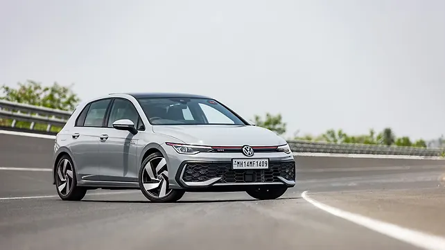 Volkswagen Golf GTI Right Front Three Quarter