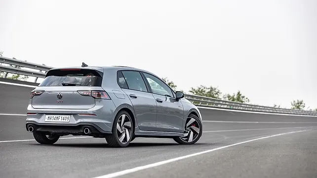 Volkswagen Golf GTI Right Side View